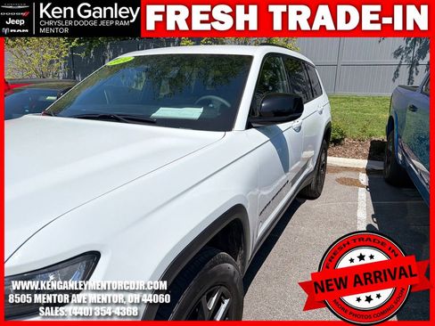 Used 2024 Jeep Grand Cherokee L Laredo AWD/4WD image 7