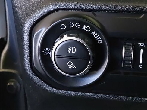 Used 2020 Jeep Gladiator Overland image 32