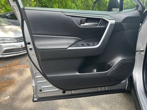 Used 2020 Toyota RAV4 XLE Premium FWD image 10