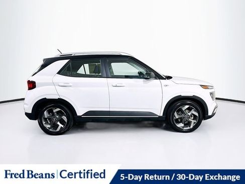 Certified 2024 Hyundai Venue Limited FWD image 9