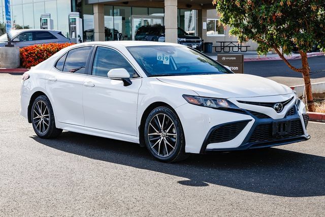 Used 2022 Toyota Camry SE FWD image 6