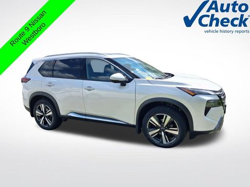 Used 2024 Nissan Rogue SL w/ SL Premium Package AWD/4WD image 3