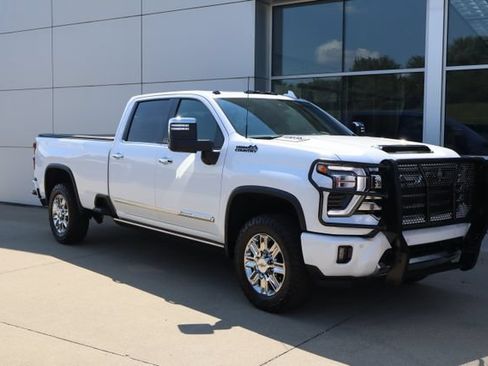 Used 2026 Chevrolet Silverado 2500 High Country w/ High Country Premium Package AWD/4WD image 2