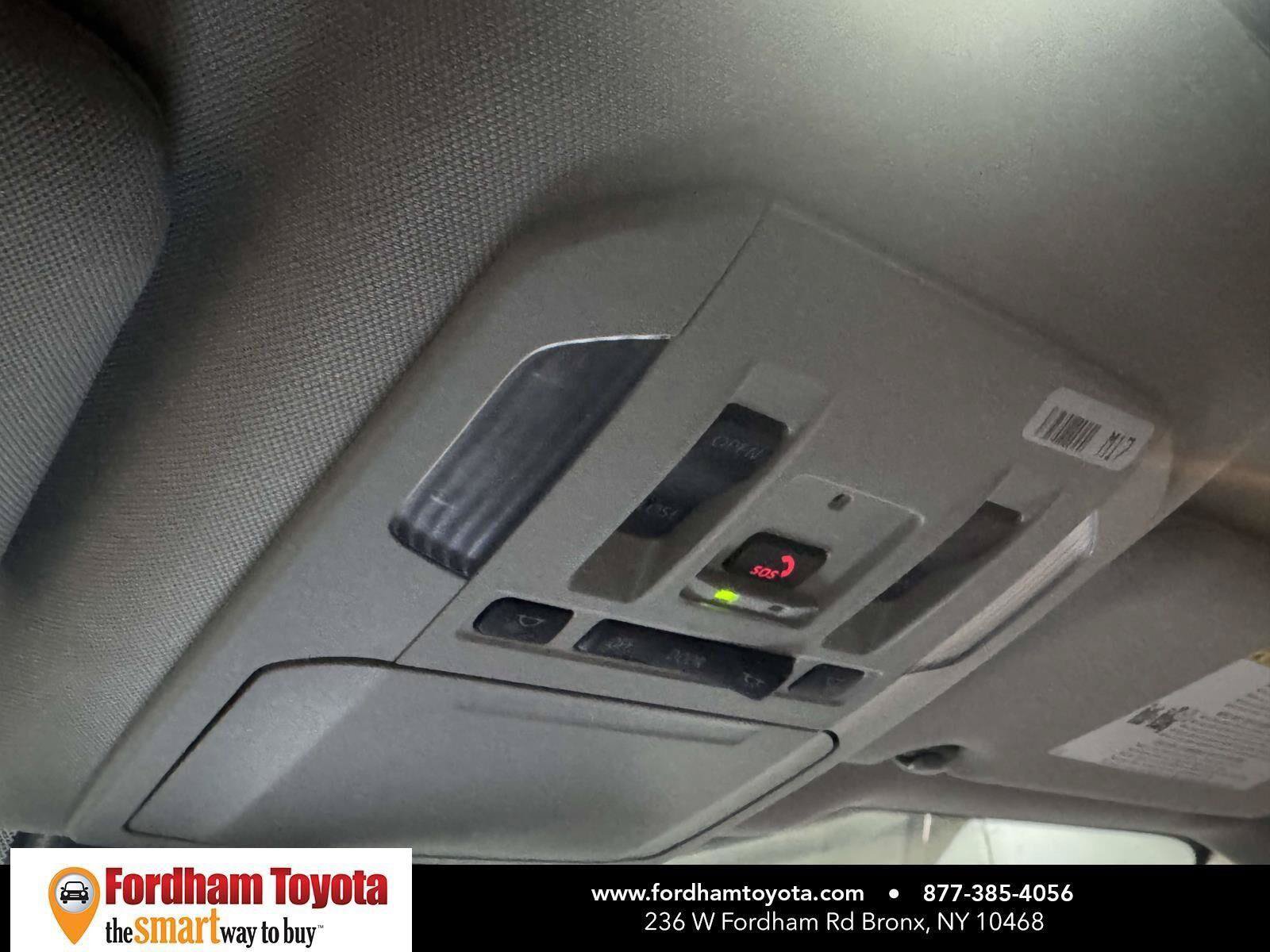 Used 2023 Toyota Highlander XLE AWD/4WD image 16