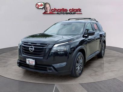 Used 2023 Nissan Pathfinder SV w/ Black Appearance Package