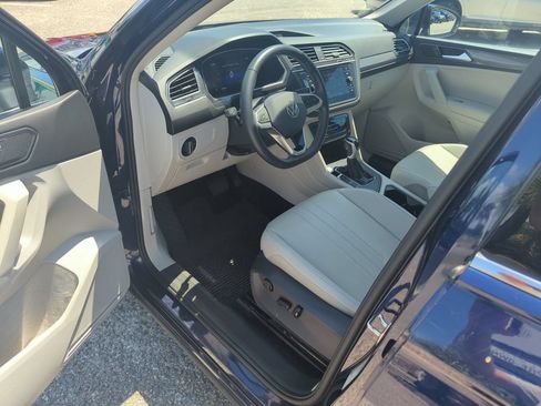 Used 2023 Volkswagen Tiguan SE FWD image 7