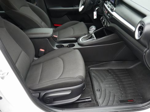 Used 2023 Kia Forte LXS image 19