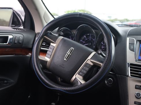Used 2012 Lincoln MKT FWD image 4