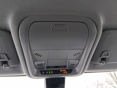 Used 2024 GMC Terrain SLE w/ Driver Convenience Package image 28