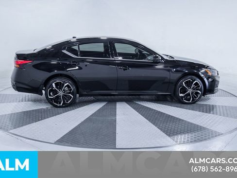 Used 2023 Nissan Altima 2.5 SR AWD/4WD image 11