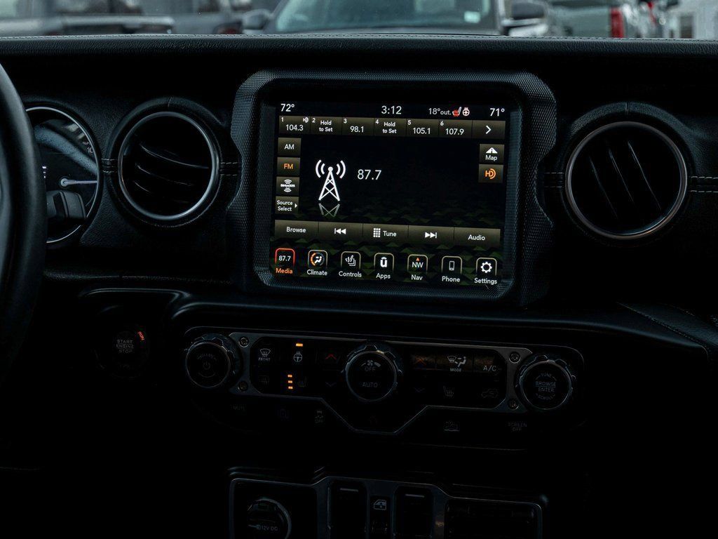 Used 2023 Jeep Wrangler Unlimited Sahara w/ Cold Weather Group AWD/4WD image 21