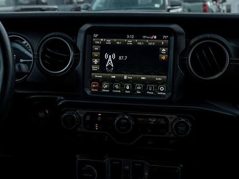 Used 2023 Jeep Wrangler Unlimited Sahara w/ Cold Weather Group AWD/4WD image 21
