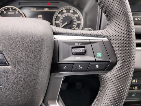 New 2025 Mitsubishi Outlander SE image 28