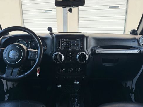 Used 2013 Jeep Wrangler Unlimited Rubicon w/ Connectivity Group image 13