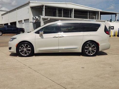 Used 2019 Chrysler Pacifica Limited w/ Advanced Safetytec Group image 4