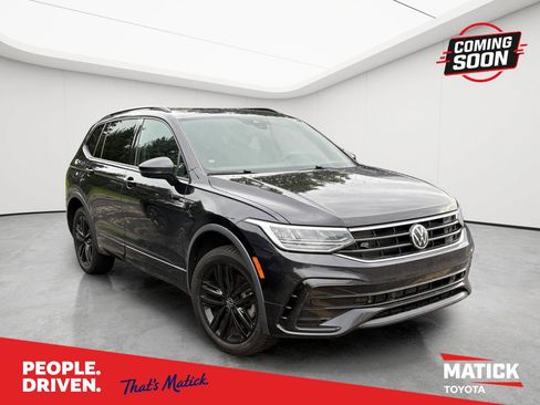Used 2022 Volkswagen Tiguan SE R-Line AWD/4WD image 1