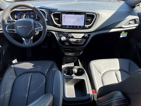 New 2026 Chrysler Pacifica Select FWD image 10