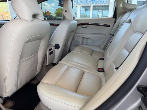 Used 2010 Volvo V70 FWD image 11