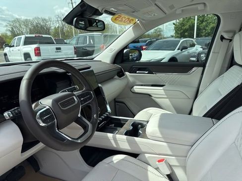 Used 2025 GMC Acadia Denali FWD image 10