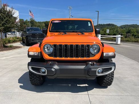 Used 2025 Jeep Gladiator Sport w/ Premium Package AWD/4WD image 32