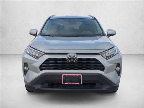 Used 2021 Toyota RAV4 XLE image 2
