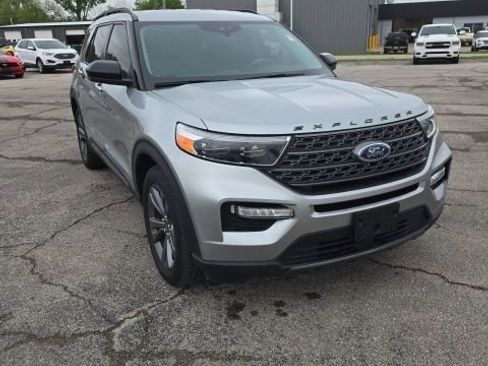Used 2023 Ford Explorer XLT w/ Equipment Group 202A RWD image 1