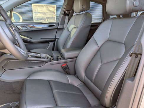 New 2026 Porsche Macan image 5