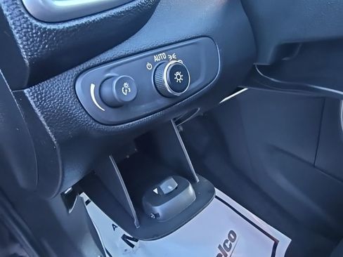 Certified 2022 Chevrolet Trax LT w/ LT Convenience Package image 16