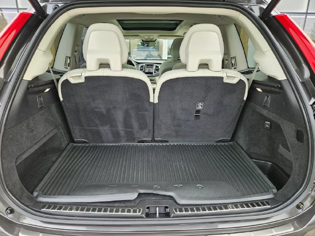 Certified 2023 Volvo XC90 T8 Ultimate w/ Protection Package Premier AWD/4WD image 12
