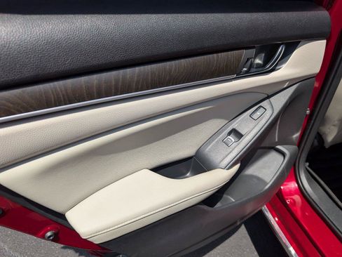 Used 2018 Honda Accord Touring image 34