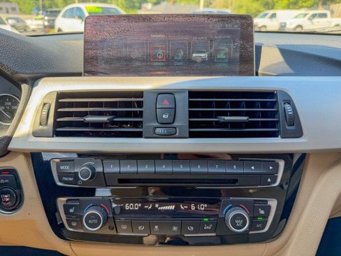 Used 2017 BMW 320i Sedan RWD image 11