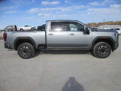 New 2026 GMC Sierra 2500 Denali Ultimate image 3