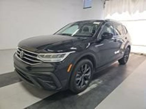 Used 2023 Volkswagen Tiguan SE FWD image 14