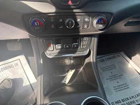Used 2018 GMC Terrain SLE w/ Driver Convenience Package AWD/4WD image 27