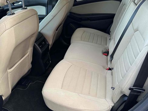 Used 2016 Ford Edge SE image 13