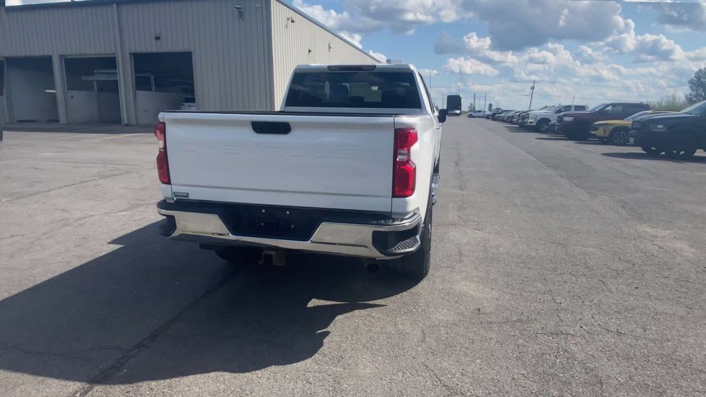 Used 2022 Chevrolet Silverado 2500 LTZ AWD/4WD image 8