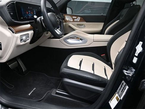 Used 2024 Mercedes-Benz GLS 63 AMG 4MATIC image 17