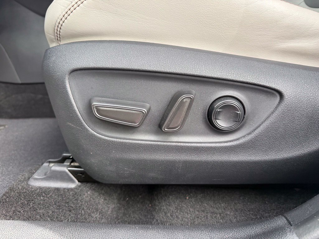 Used 2019 Toyota RAV4 Limited AWD/4WD image 35