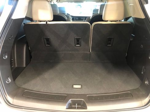 Used 2019 Buick Enclave Premium w/ Experience Buick Package FWD image 5