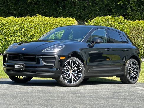 Certified 2025 Porsche Macan AWD/4WD image 1
