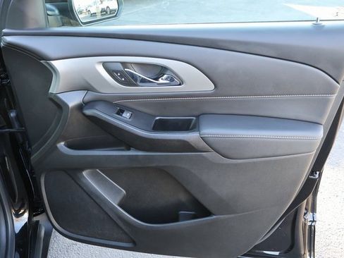 Used 2023 Chevrolet Traverse LT image 19