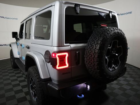 Used 2023 Jeep Wrangler Unlimited Rubicon 4xe w/ Cold Weather Group AWD/4WD image 9