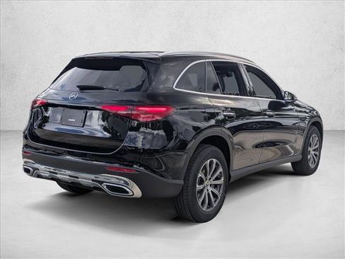 Used 2026 Mercedes-Benz GLC 300 image 2