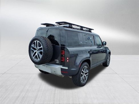 Used 2022 Land Rover Defender 110 SE image 4