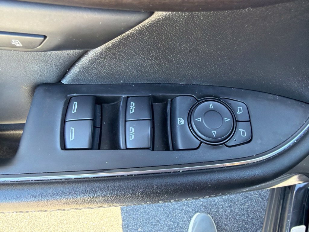 Used 2022 Buick Envision Avenir w/ Technology Package II FWD image 18