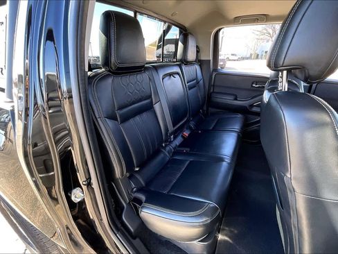 Used 2022 Nissan Frontier SV w/ SV Premium Package image 19