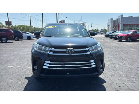 Certified 2019 Toyota Highlander Limited Platinum AWD/4WD image 2