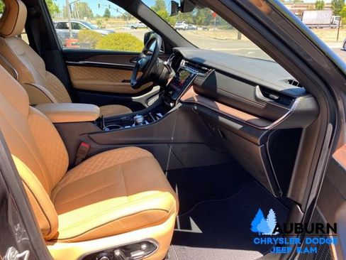 Used 2025 Jeep Grand Cherokee L Summit w/ Obsidian Package AWD/4WD image 21