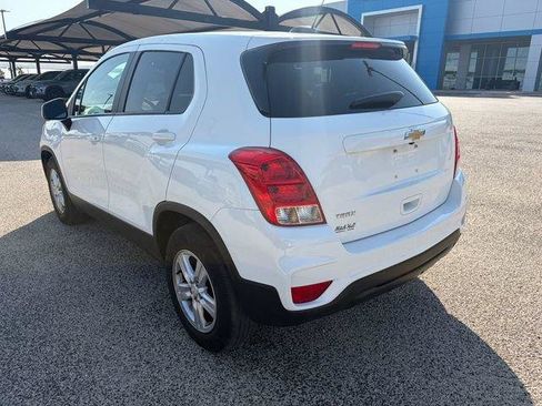 Used 2022 Chevrolet Trax LS w/ Tint and Cruise Package FWD image 7