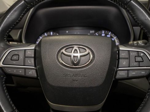 Certified 2023 Toyota Highlander XLE image 20